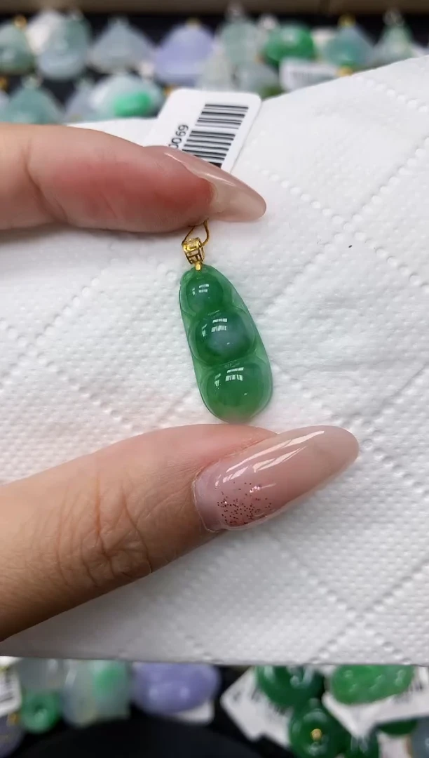 颈饰18K金镶嵌翡翠1111111111