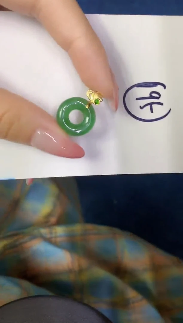 翡翠未镶嵌颈饰缅甸天然翡翠A货