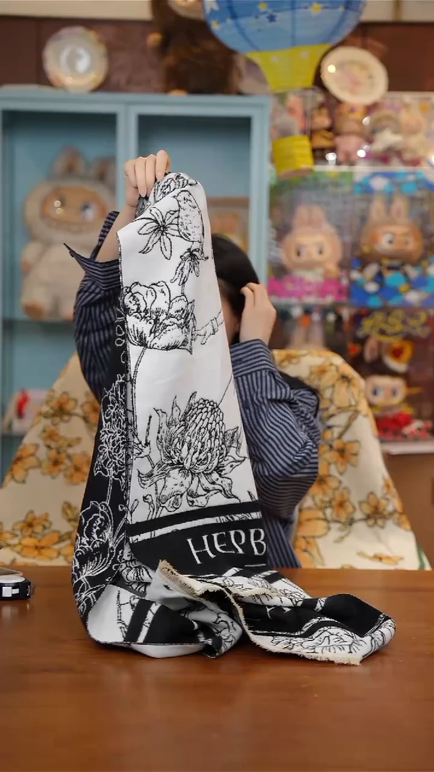 陶101-法国Hepburncat赫本猫绮梦宝境羊毛混纺围巾190*65cm魅影黑