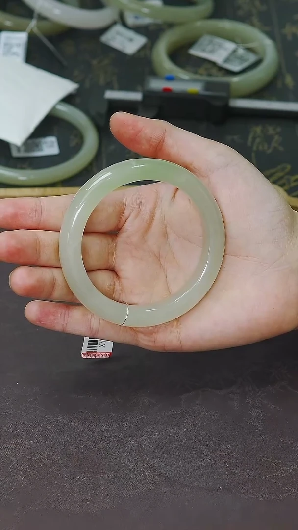 未镶嵌手镯和田玉57圈口正装冰胶一口翠