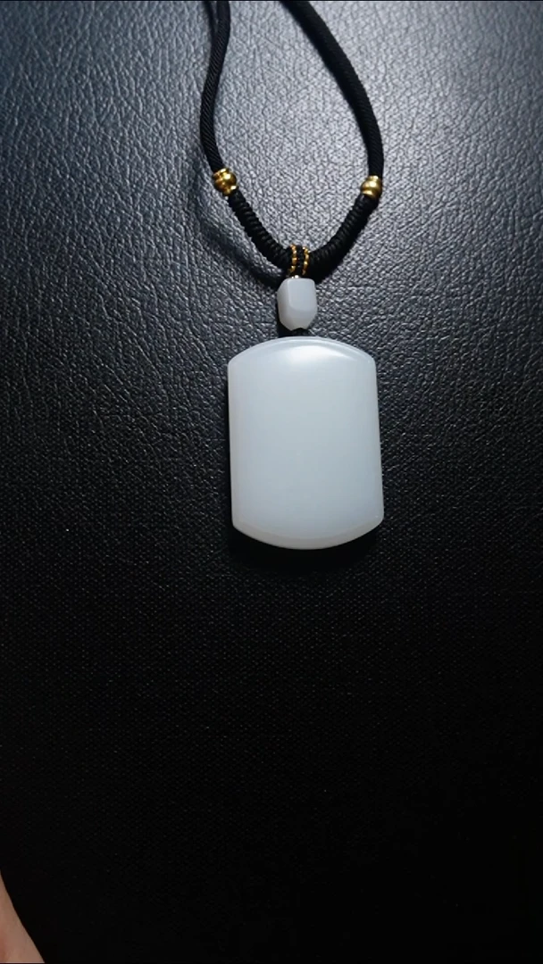 和田玉未镶嵌颈饰无事牌