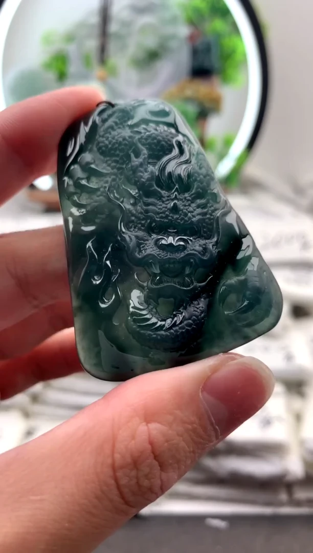 【闪购商品】翡翠颈饰未镶嵌龙牌