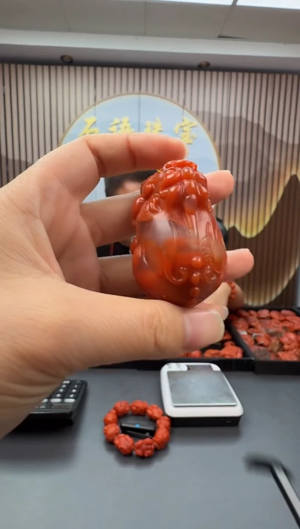 未镶嵌雕刻南红玛瑙045ZB0917产品一个