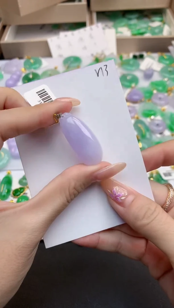 颈饰18K金镶嵌翡翠天然缅甸A货翡翠