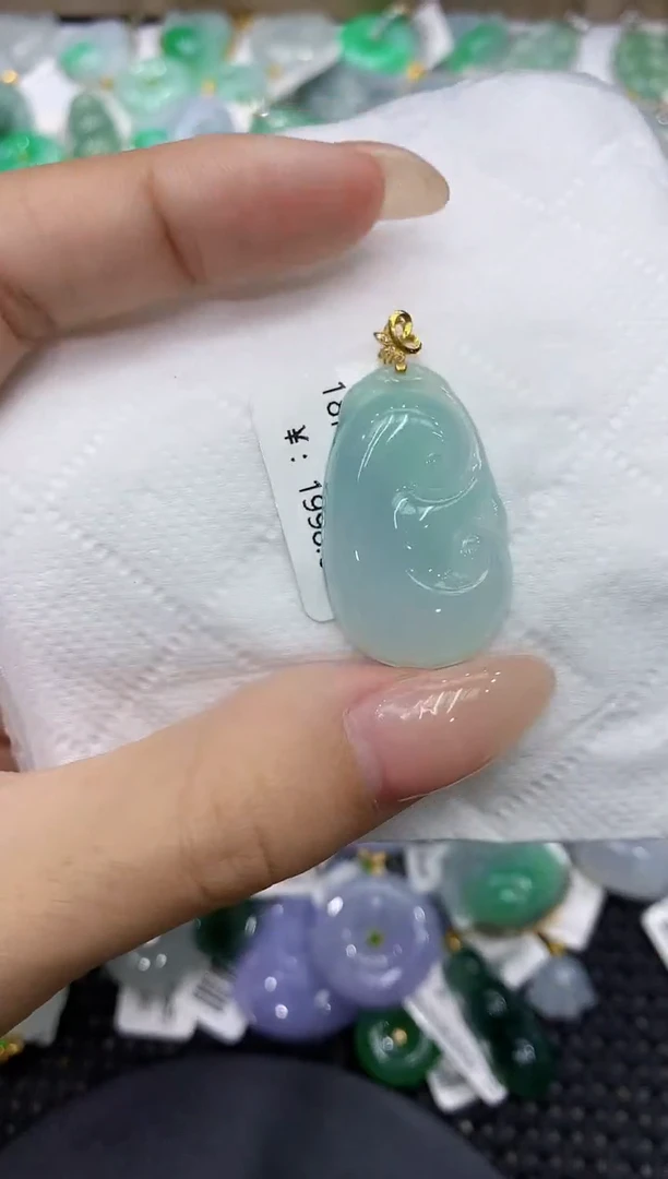 颈饰18K金镶嵌翡翠111111111111