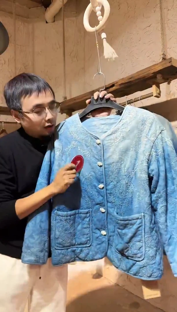 板蓝根蓝染棉服玉扣