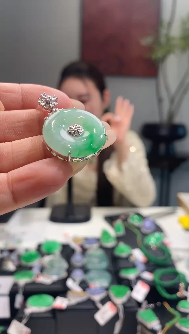 翡翠18K金镶嵌吊坠(不含链)甜甜圈