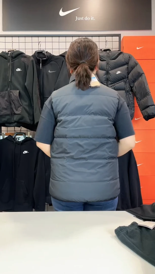 8184黑色马甲XL140斤-160斤不退换