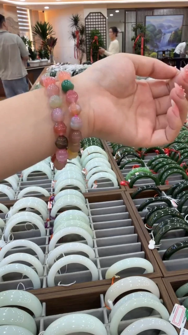 未镶嵌颈饰玛瑙/玉髓手串（多样性，发一）