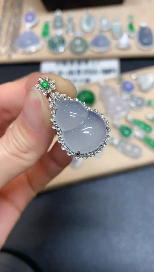 【闪购商品】翡翠颈饰18K金镶嵌葫芦【无服务费