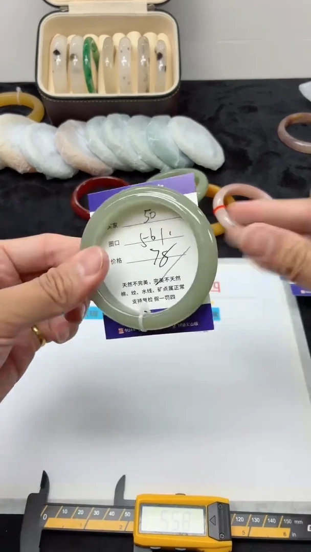 未镶嵌手镯石英质玉50