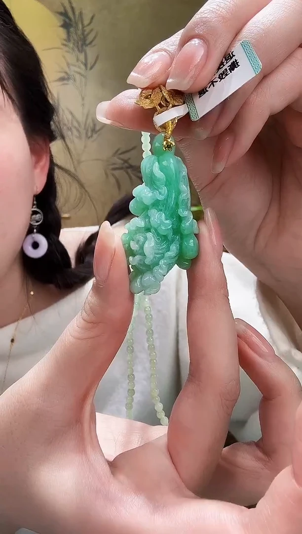 颈饰未镶嵌翡翠吊坠