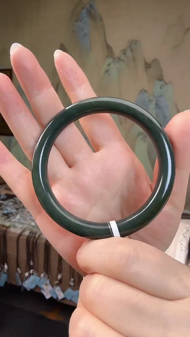 颈饰未镶嵌和田玉.