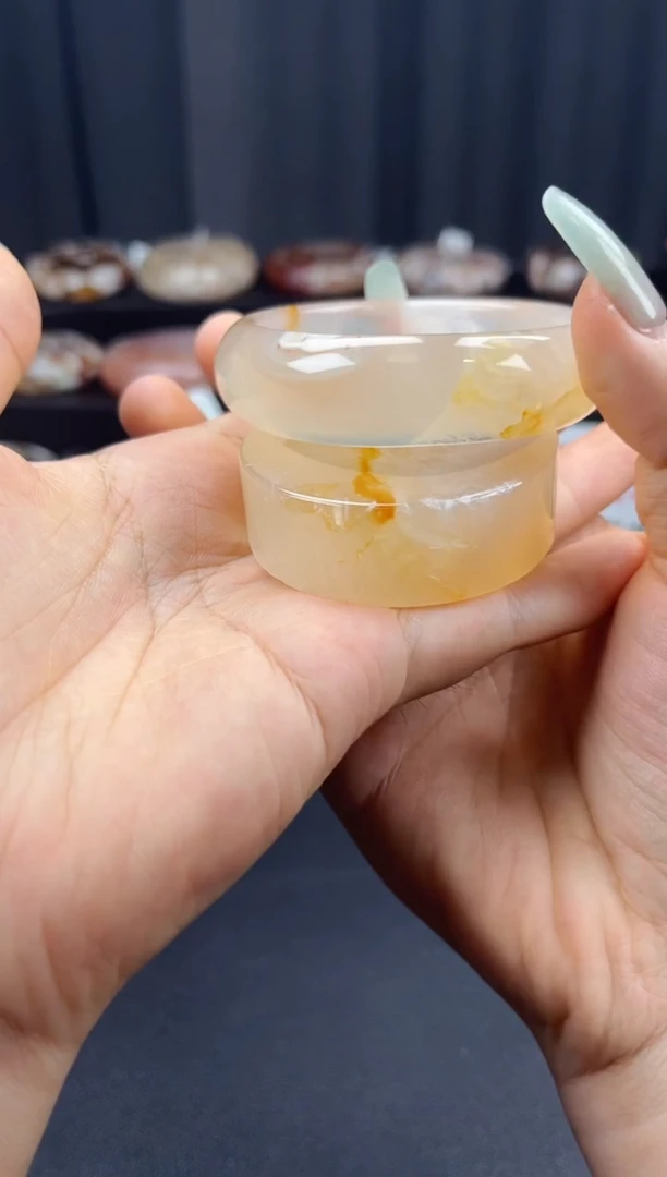 未镶嵌手镯石英质玉（54圈口）赠送镯心 无证书