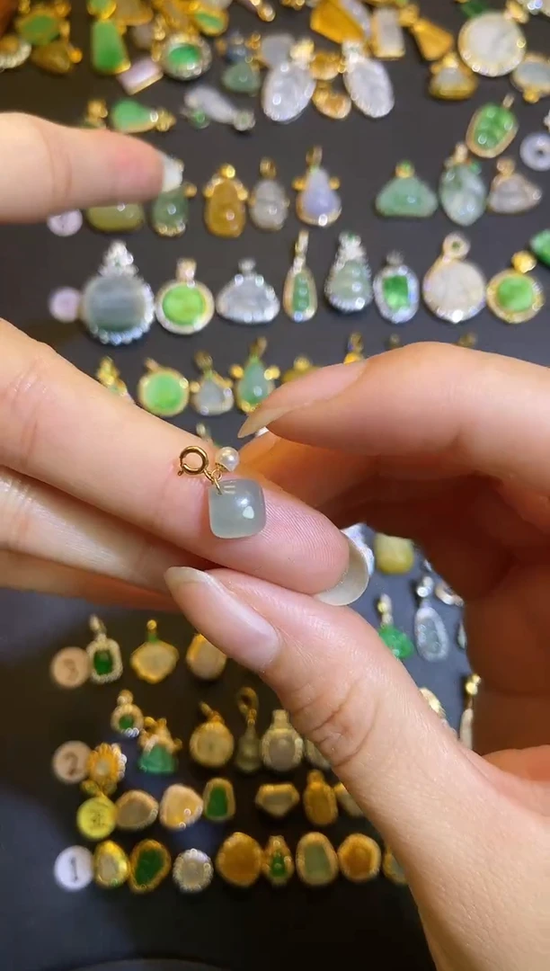 吊坠(不含链)18K金镶嵌翡翠1