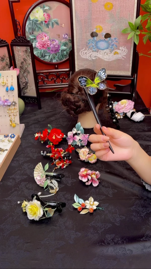 刺绣沉*ò非遗绒花苏绣饰品