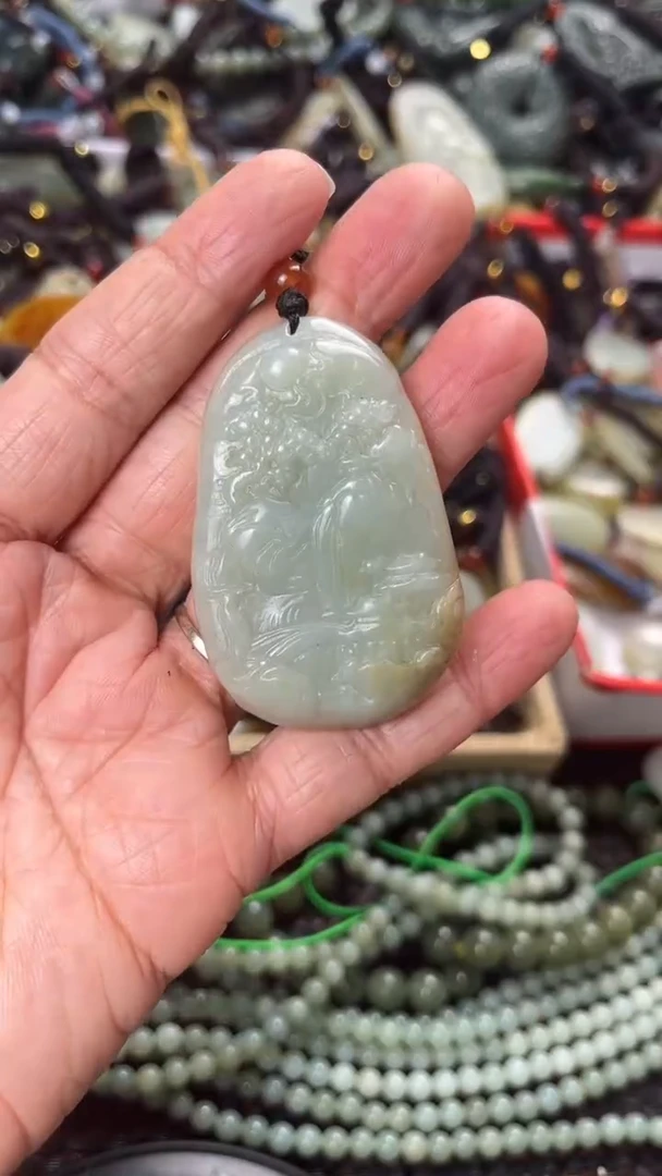 【闪购商品】和田玉颈饰未镶嵌多样性发货没有证书，拍一发一.有瑕