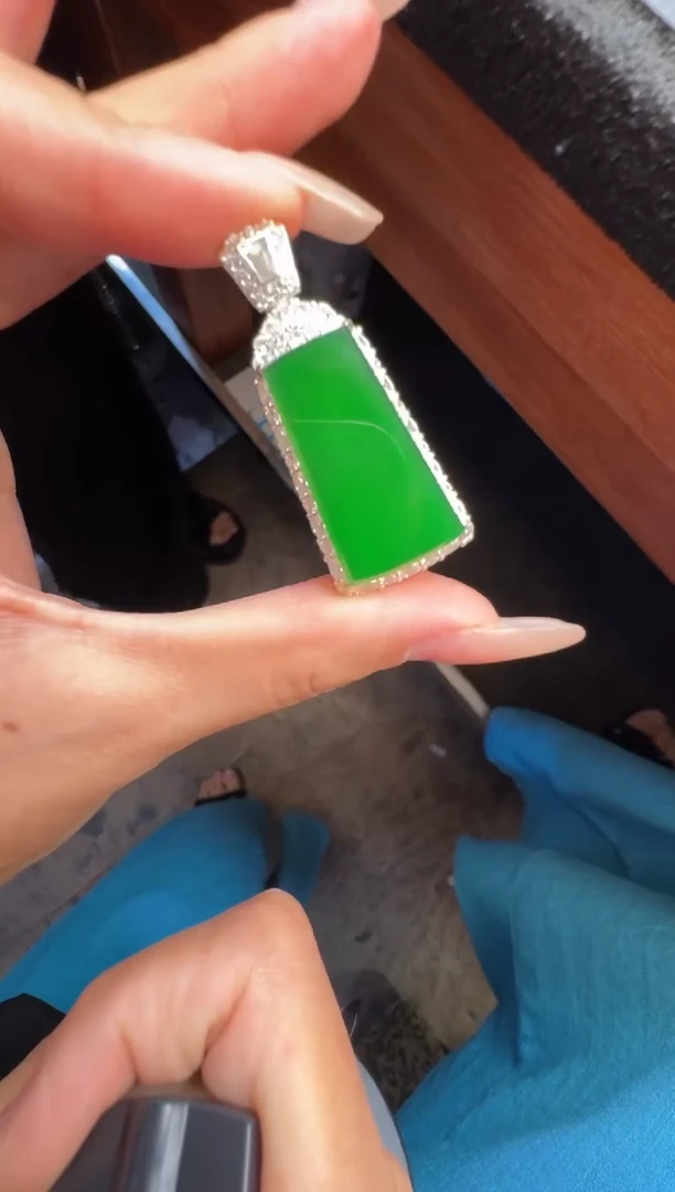 未镶嵌定制翡翠翡翠A货有轻微色差属于正常现象无事牌多样性发货1