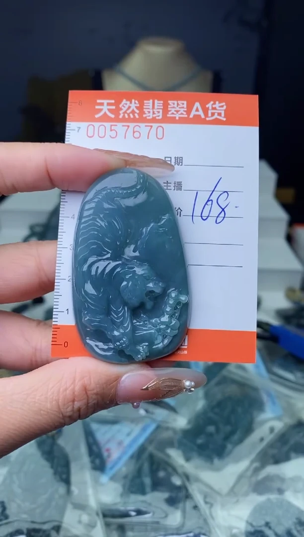 【闪购商品】翡翠颈饰未镶嵌··············