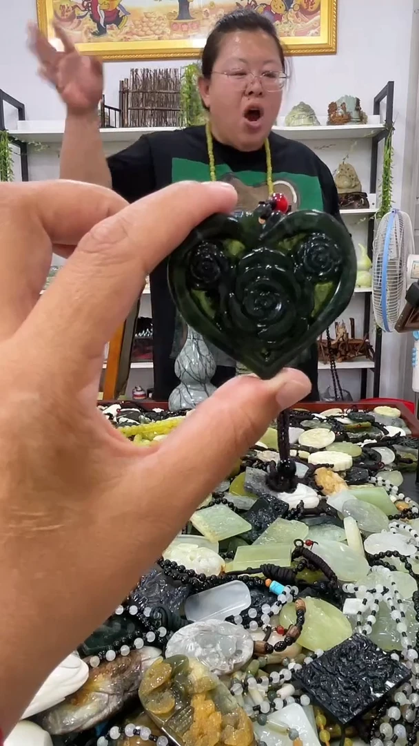 岫玉未镶嵌吊坠