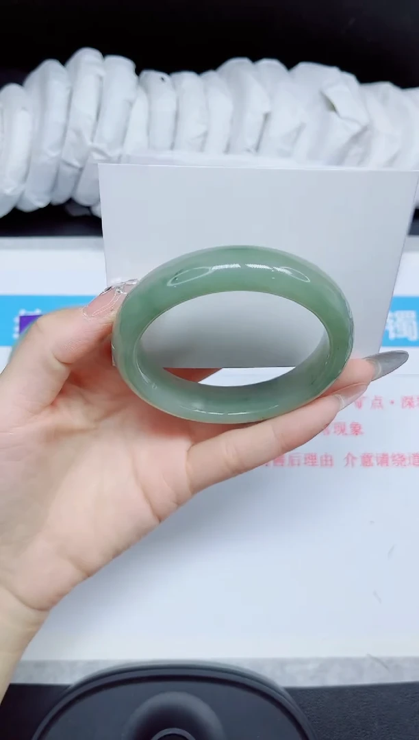 石英质玉手镯未镶嵌300.