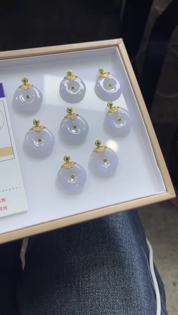 颈饰18K金镶嵌翡翠V5 /多样性发一件/配绳子