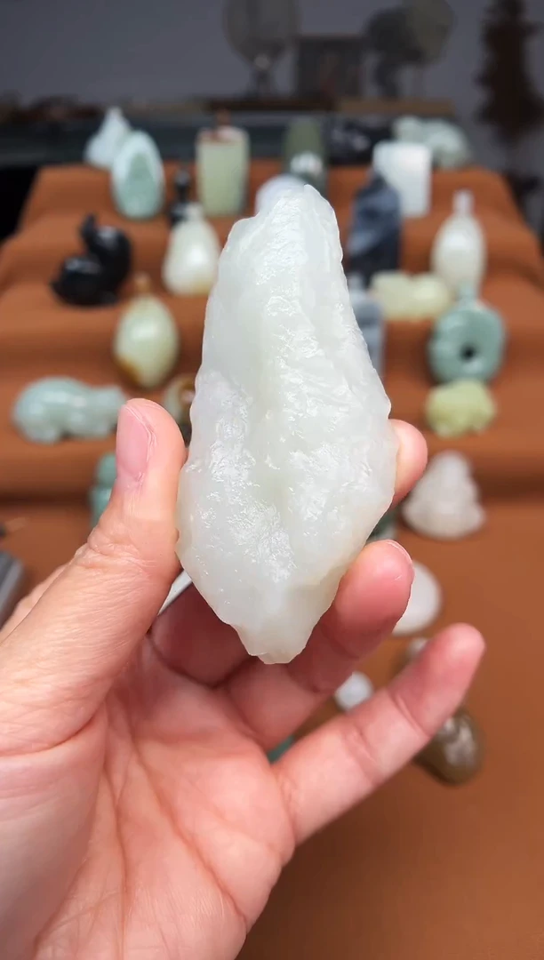 颈饰未镶嵌和田玉原石