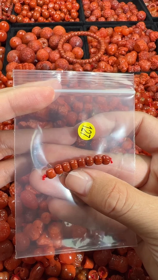 南红玛瑙未镶嵌颈饰1