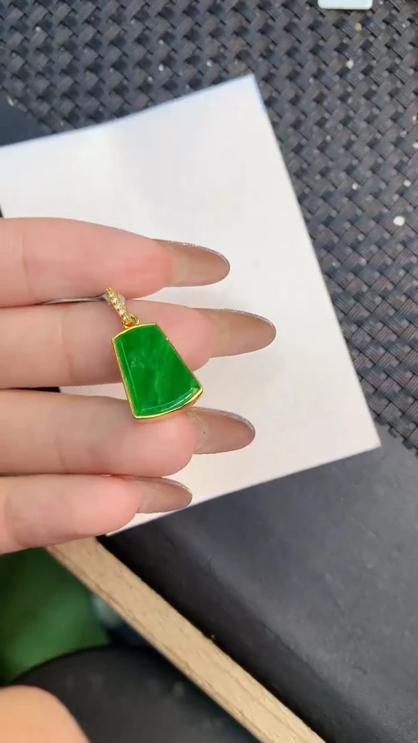 颈饰未镶嵌翡翠1