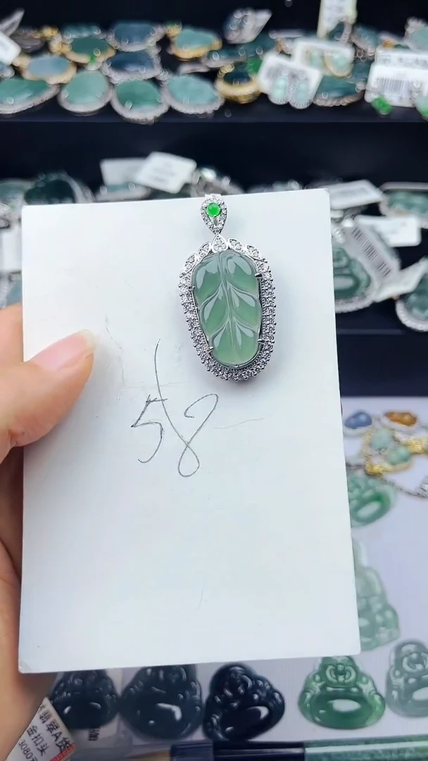 颈饰未镶嵌翡翠叶子