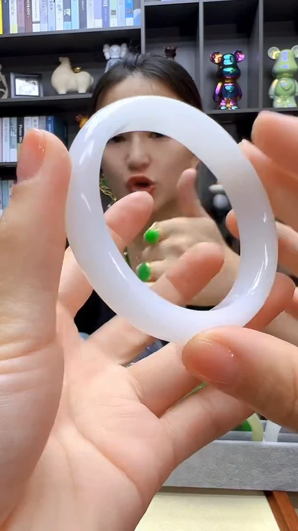 和田玉未镶嵌颈饰白色正圈手镯