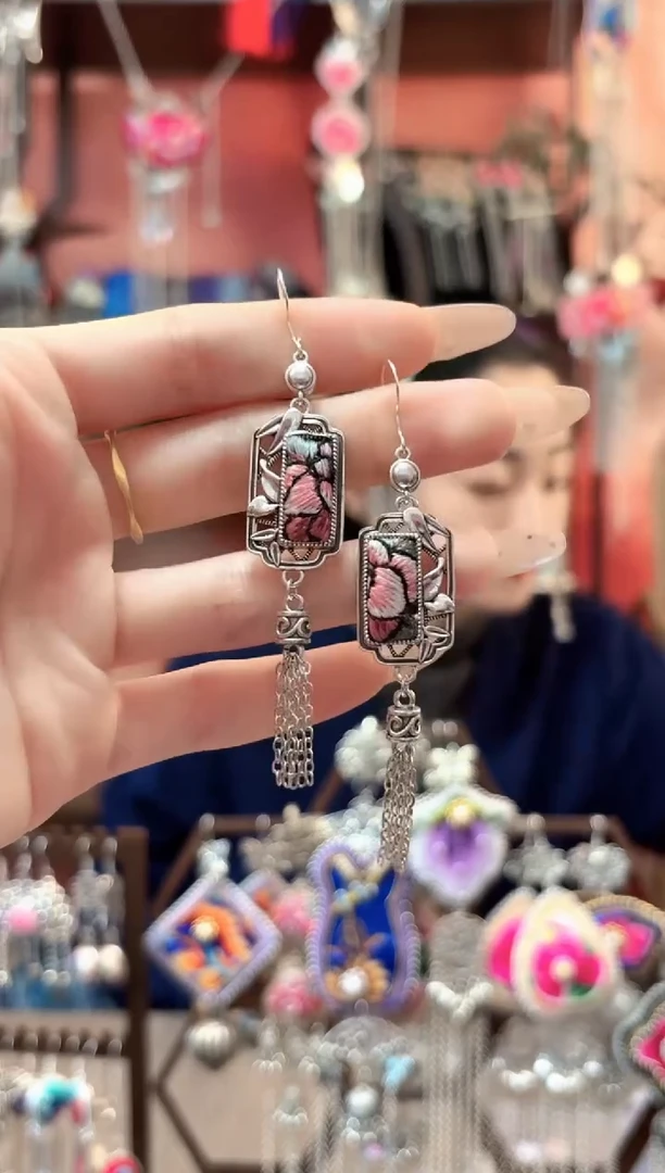 织绣云织谣民族风精美饰品 430