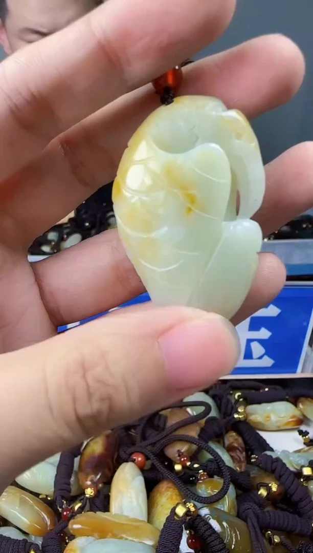 和田玉未镶嵌颈饰1