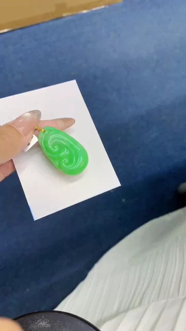 颈饰18K金镶嵌翡翠1