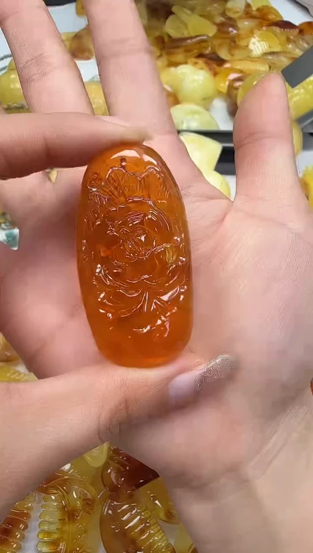 裸石琥珀未镶嵌如图