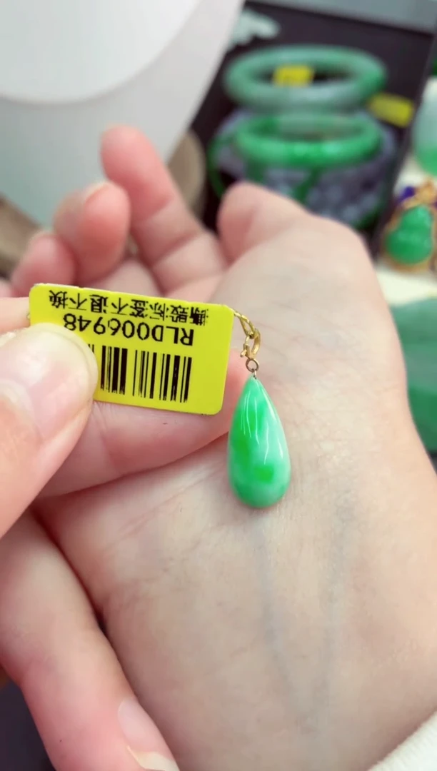 吊坠(不含链)18K金镶嵌翡翠挂件