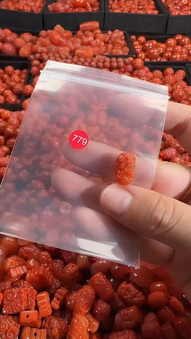 颈饰未镶嵌南红玛瑙1