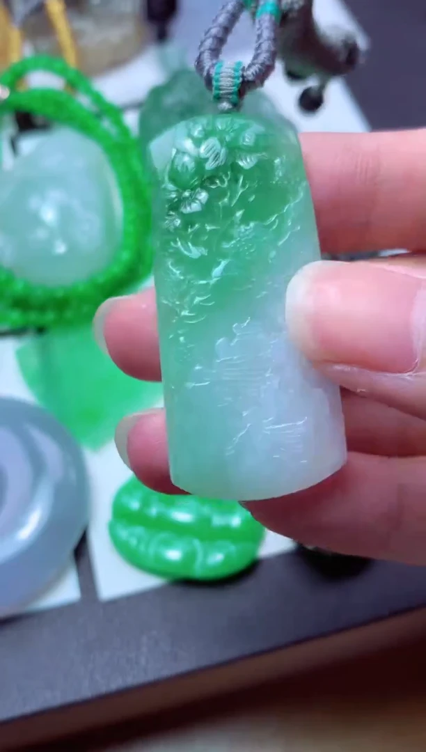 翡翠未镶嵌颈饰天然翡翠