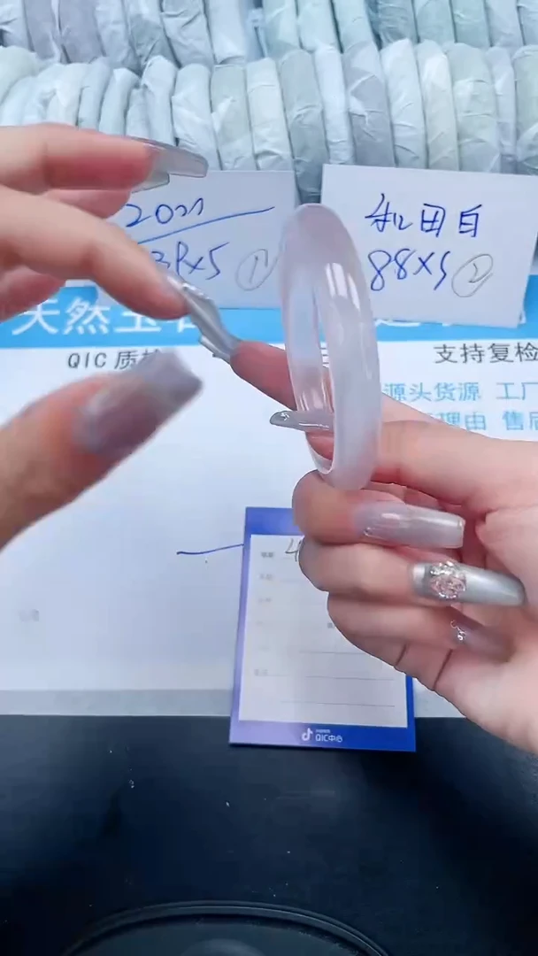 【闪购商品】石英质玉手镯未镶嵌45-58