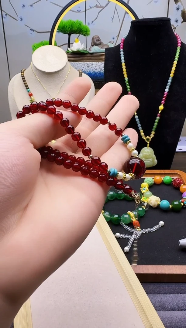 14K金镶嵌颈饰血珀E114