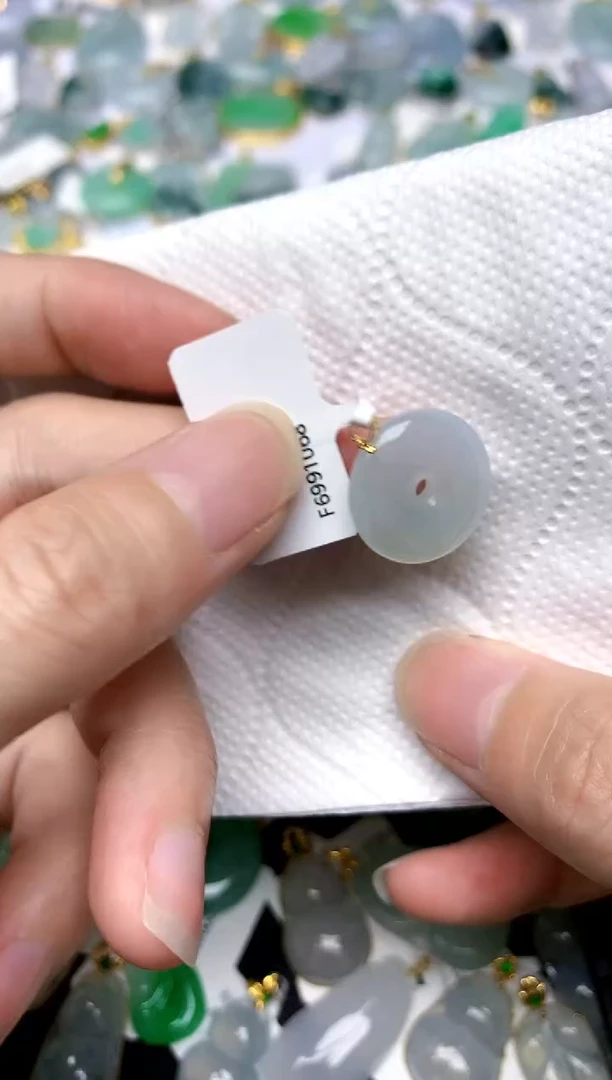 颈饰18K金镶嵌翡翠天然A货翡翠