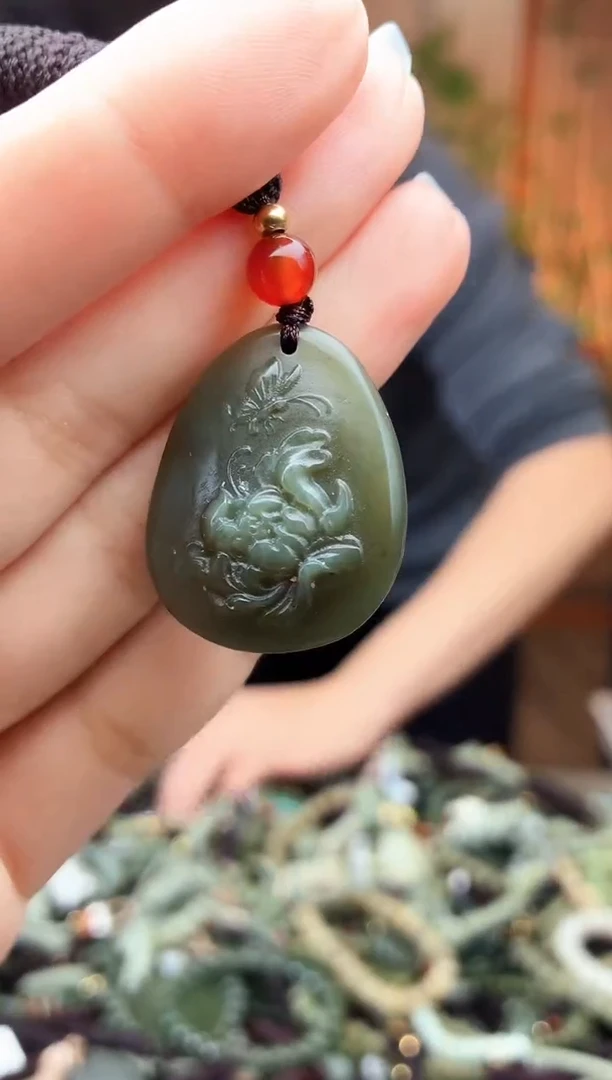 颈饰未镶嵌和田玉1