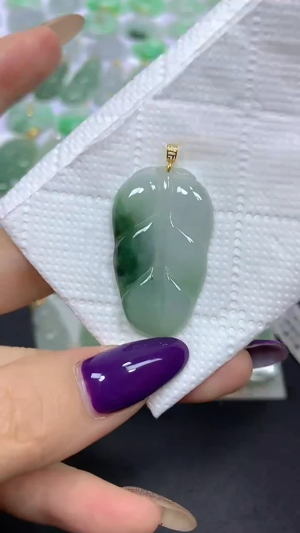 颈饰18K金镶嵌翡翠