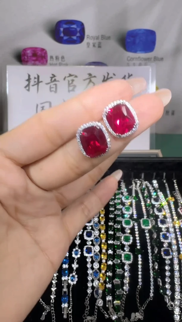 18K金镶嵌耳饰红宝石0
