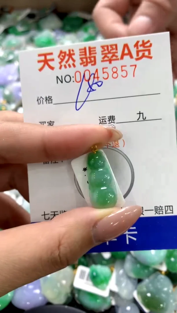 颈饰18K金镶嵌翡翠1111111111111111