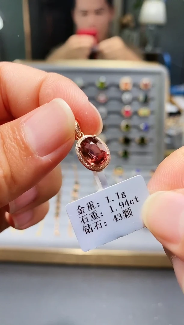 颈饰18K金镶嵌碧玺1.94.