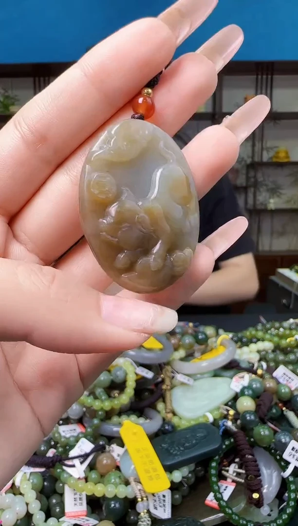 颈饰未镶嵌和田玉1