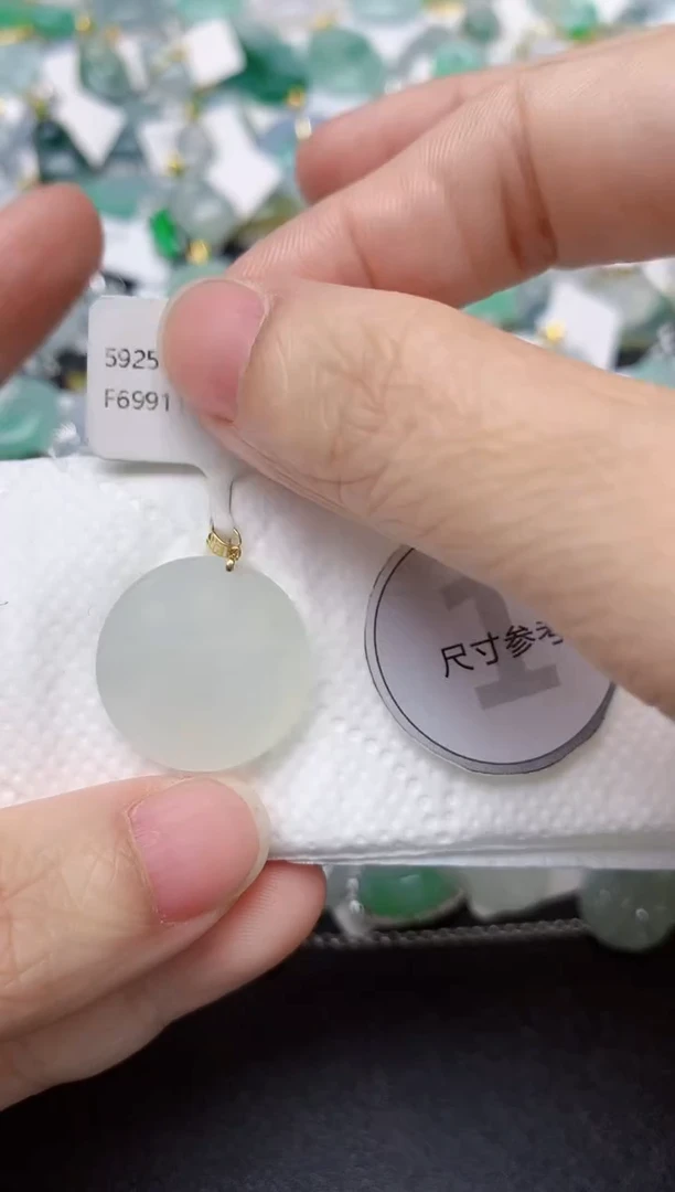 颈饰18K金镶嵌翡翠天然缅甸A货翡翠