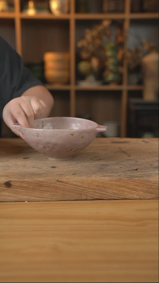 粉色系列的7英寸双耳垂纹深碗
