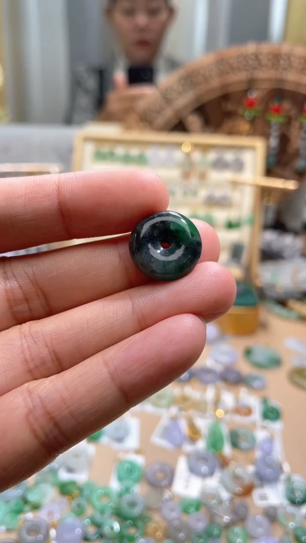 【闪购商品】翡翠颈饰未镶嵌平安扣